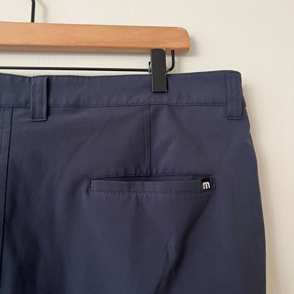 Travis Mathew Wanderlust 9" Blue Flat Front Golf Shorts Men's Size 38 - Picture 6 of 7